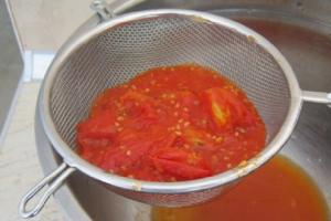 Ako si vyrobiť paradajkovú šťavu doma bez odšťavovača?